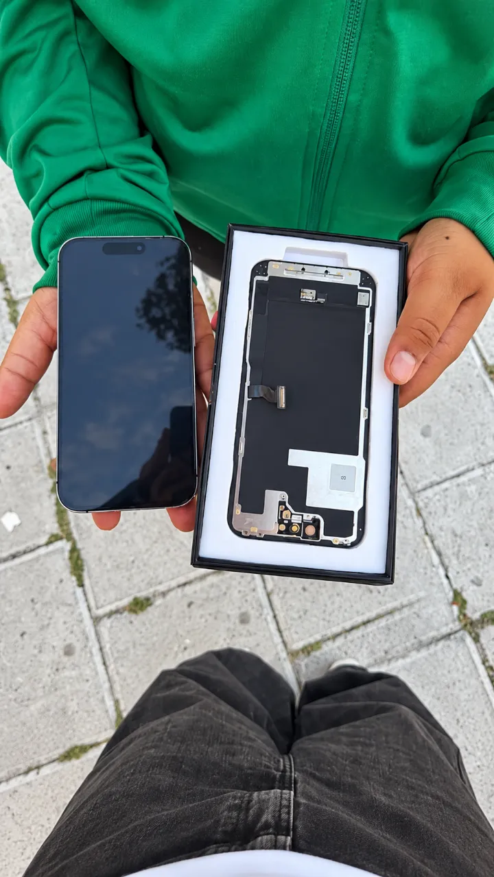 Pantalla nueva original para iPhone serie Pro junto al equipo ya reparado